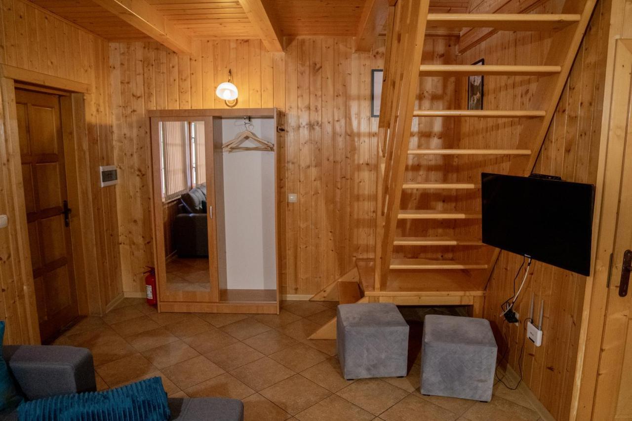 Nad Jeziorem-wodnik Holiday home *
